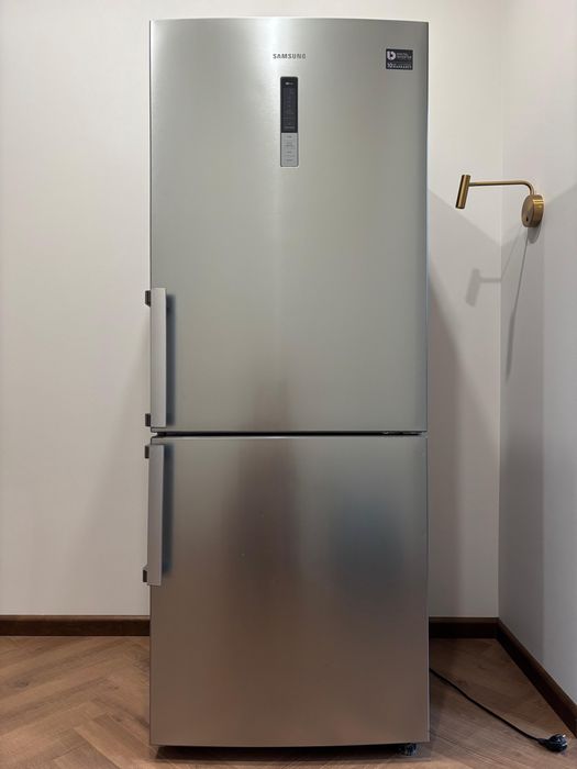 Холодильник Samsung