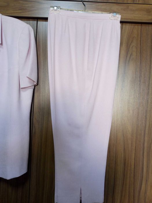 Шикарный розовый  брючный костюм(покупали в Америке)разм 52-54