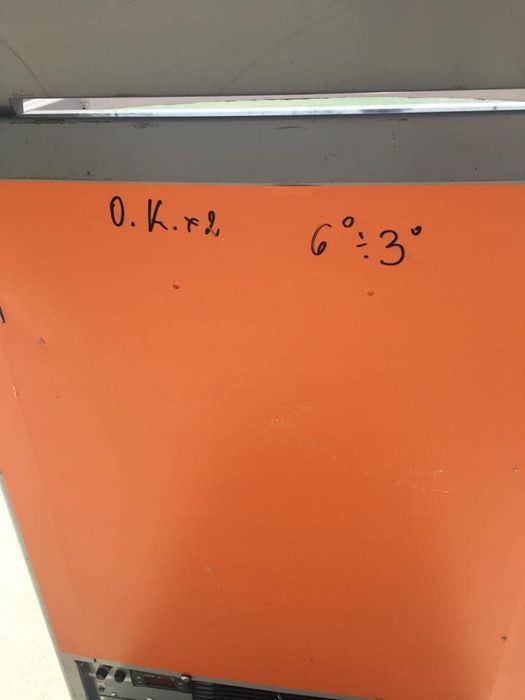 Малка плюсова хладилна витрина