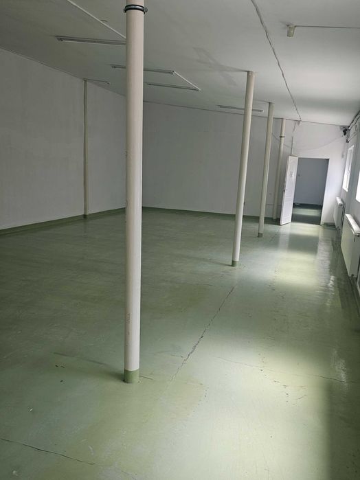 De închiriat spatiù comercial