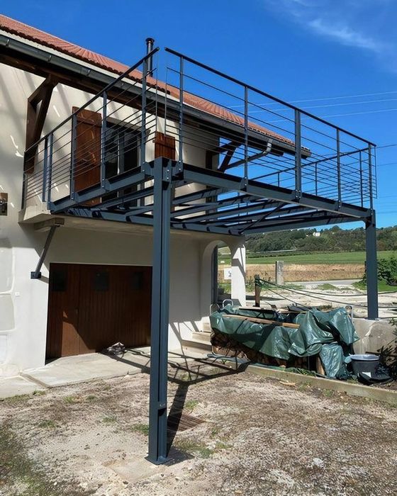 Изготовление металлокнструкций ; лестниц-перил, антресолей и террас