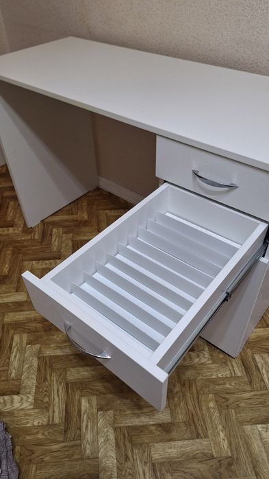 Продам стол для маникюра