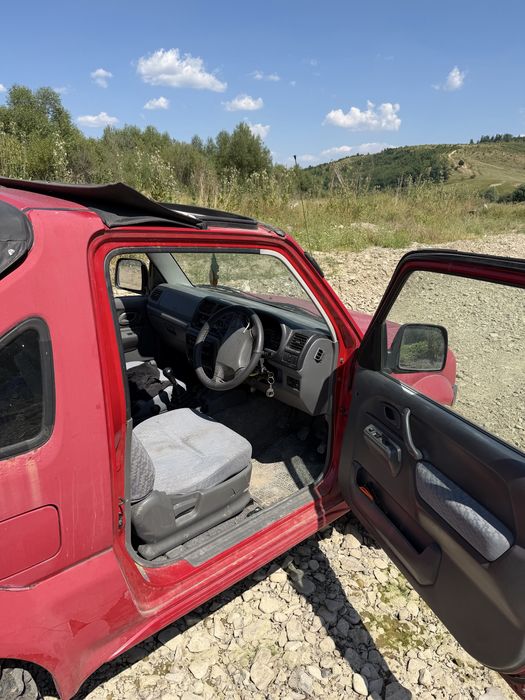 Suzuki Jimny cu volan pe dreapta