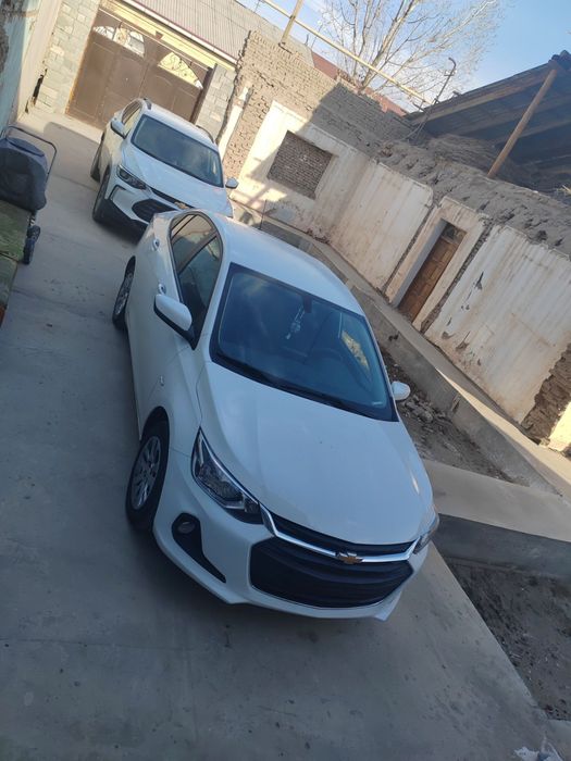 Урганч шахар Наргиз кафе ёнида 600 кв. Метр ховли жой сотилади