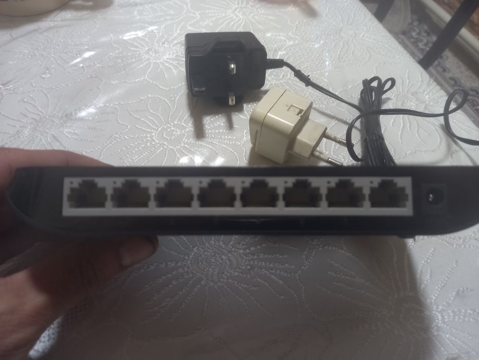 Гигабитный коммутатор hub TP-Link TL-SG1008D на  8 портов