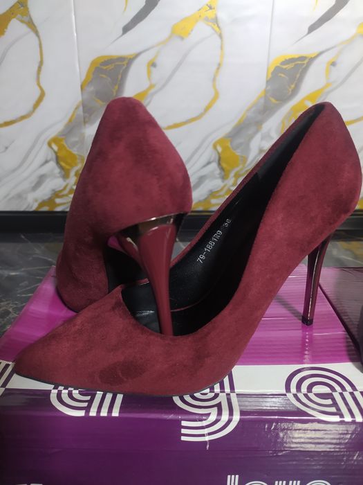 Обувь женская  ,