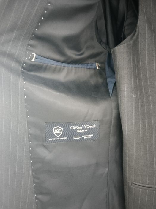 Продаю костюм тройку