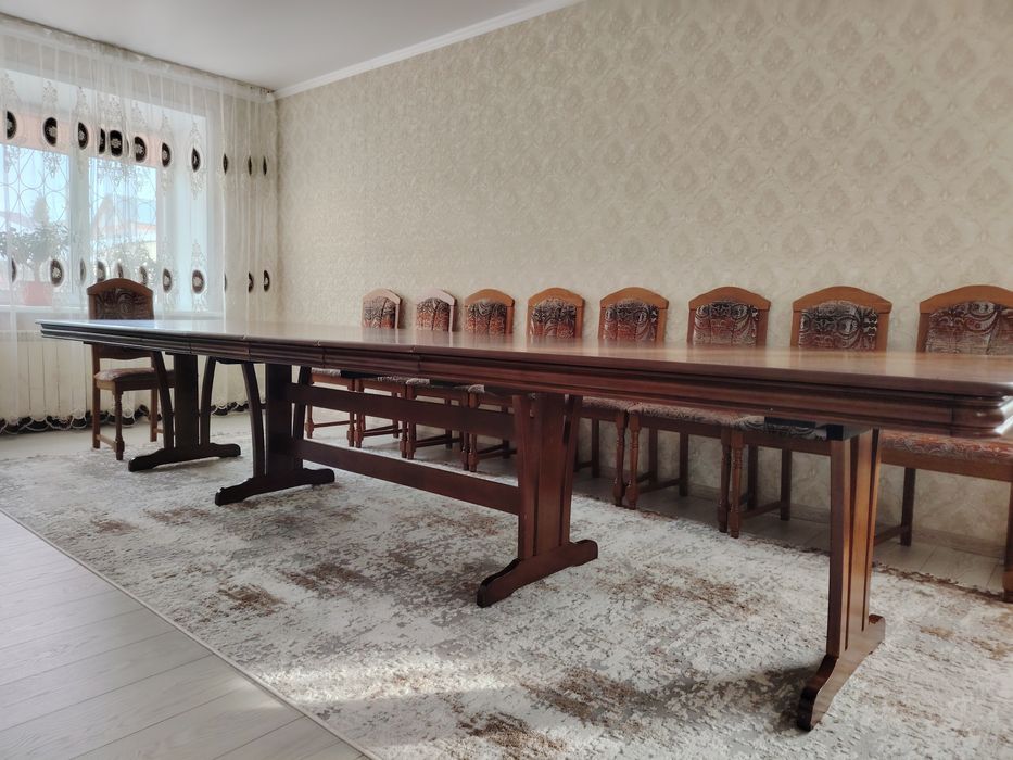 Стол для гостиной  4 метра