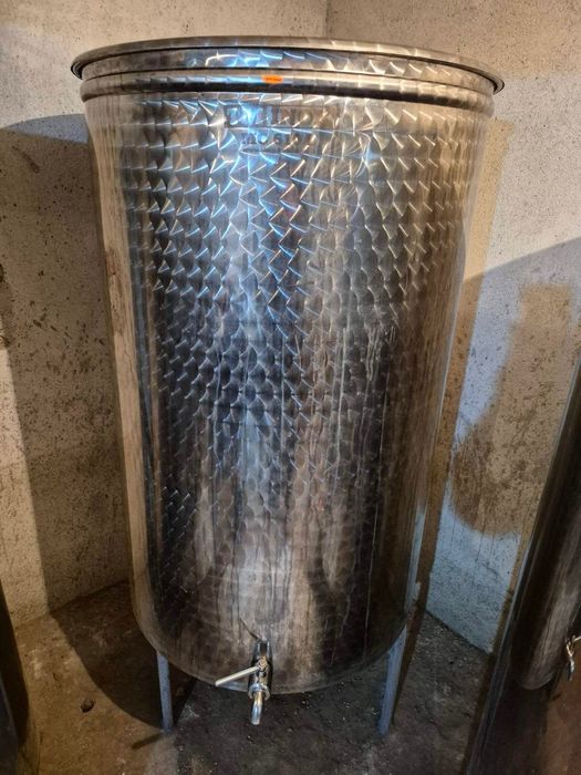 Неръждаеми съдове за вино