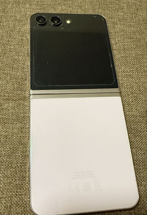 Samsung Galaxy Z Flip 5 + Samsung Watch 7