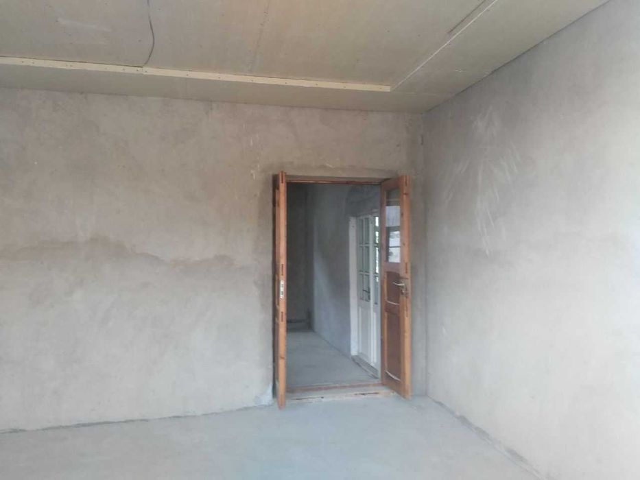 Уй сотилади(Нурафшон шахар)