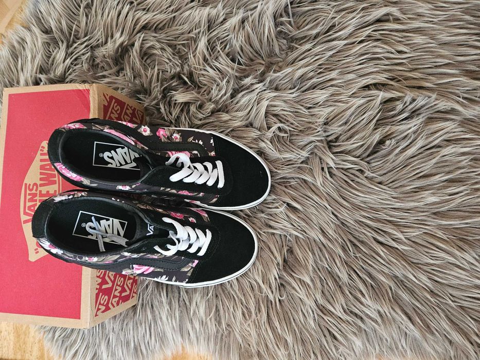 Дамски Кецове на Vans