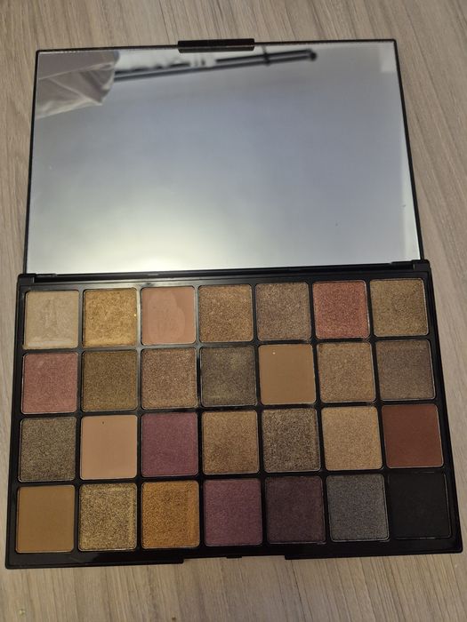 Paleta farduri Makep Revolution 28 culori