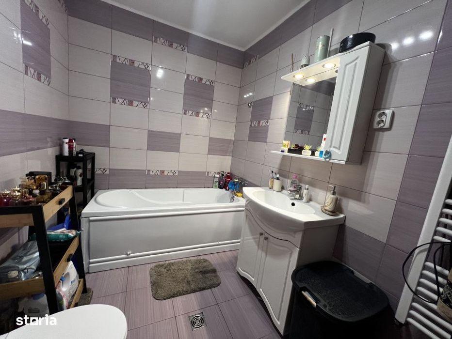 Apartament de 3 camere, 57mp utili, garaj, zona Vivo