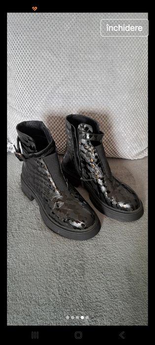 Ghete din piele lacuita