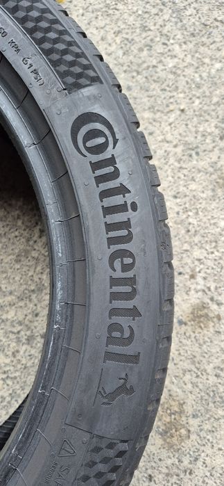 2 anvelope iarna Continental 215/50/18,dot 2021.Pretul este pe bucata