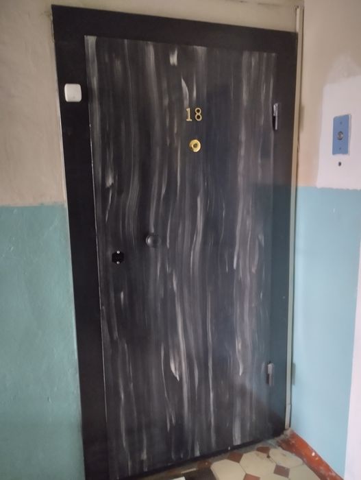 Дверь железная утепленная.