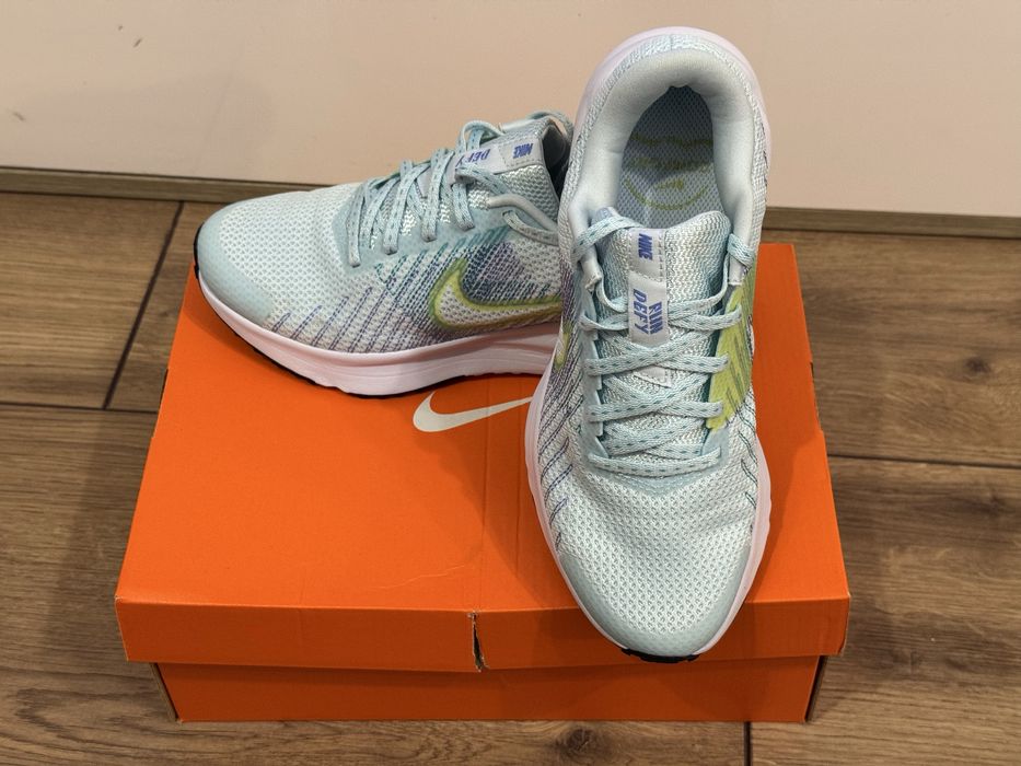 Маратонки Nike Run Defy