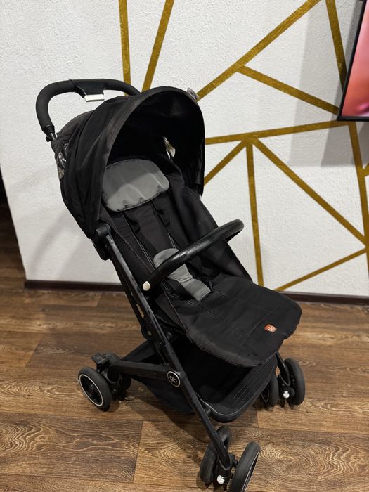 Продам прогулочную коляску