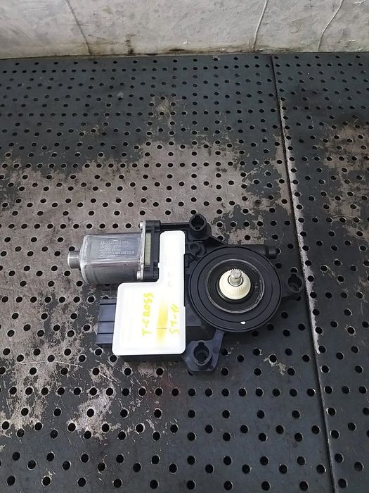 Motoras macara stanga fata vw t cross c11 d31 2q0959405g 0130822064