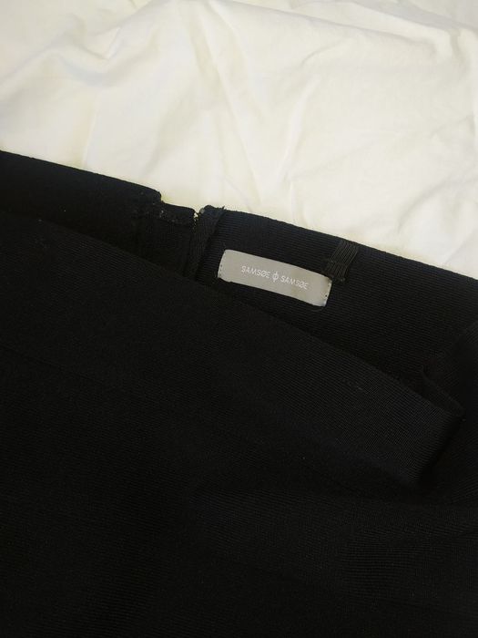 Черна рокля без презрамки