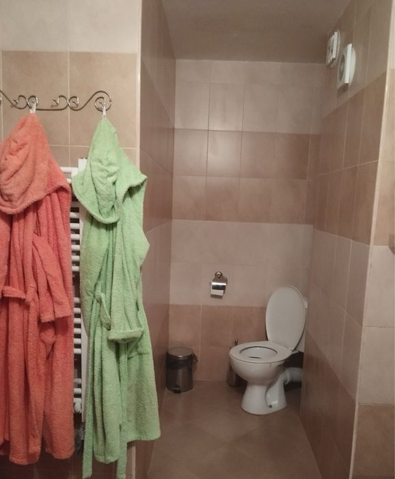 Продават етаж от къща