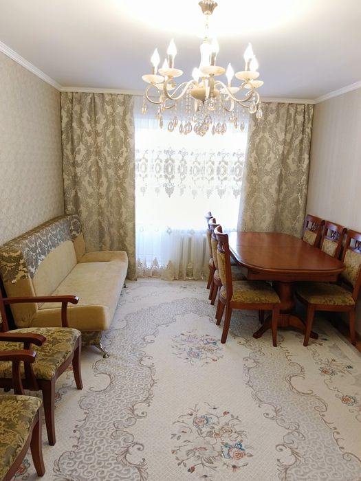 Продам двухэтажную 5 комн. квар. 1 - 80- 6 этаж