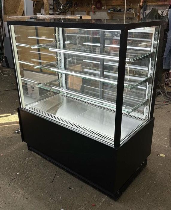 Витринные холодильники,кондитерские,колбастные