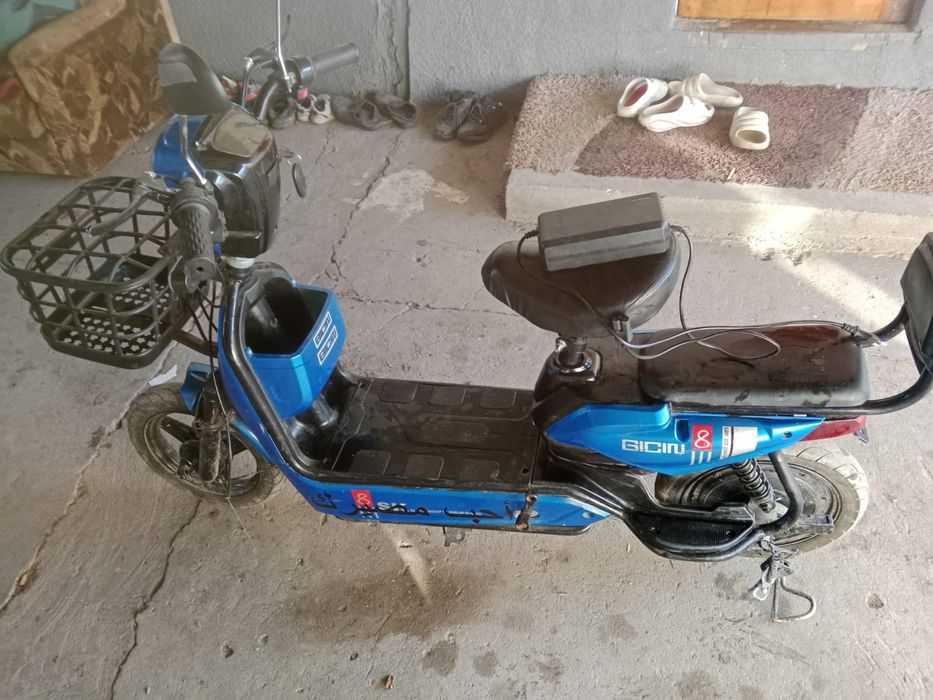 Продам  срочно  скутер