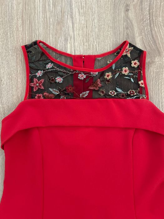 Червена рокля Луци Lucy