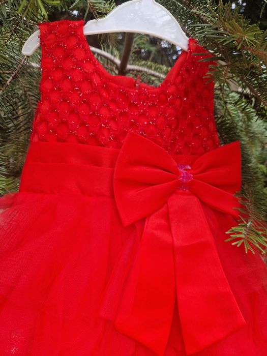 Vand rochie speciala pt fetite