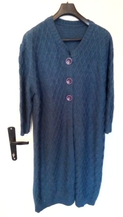 Дълга плетена дамска жилетка тъмно синя