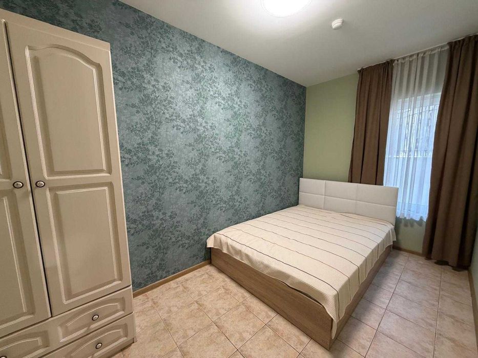 Тристаен апартамент с двор! Свети Влас!