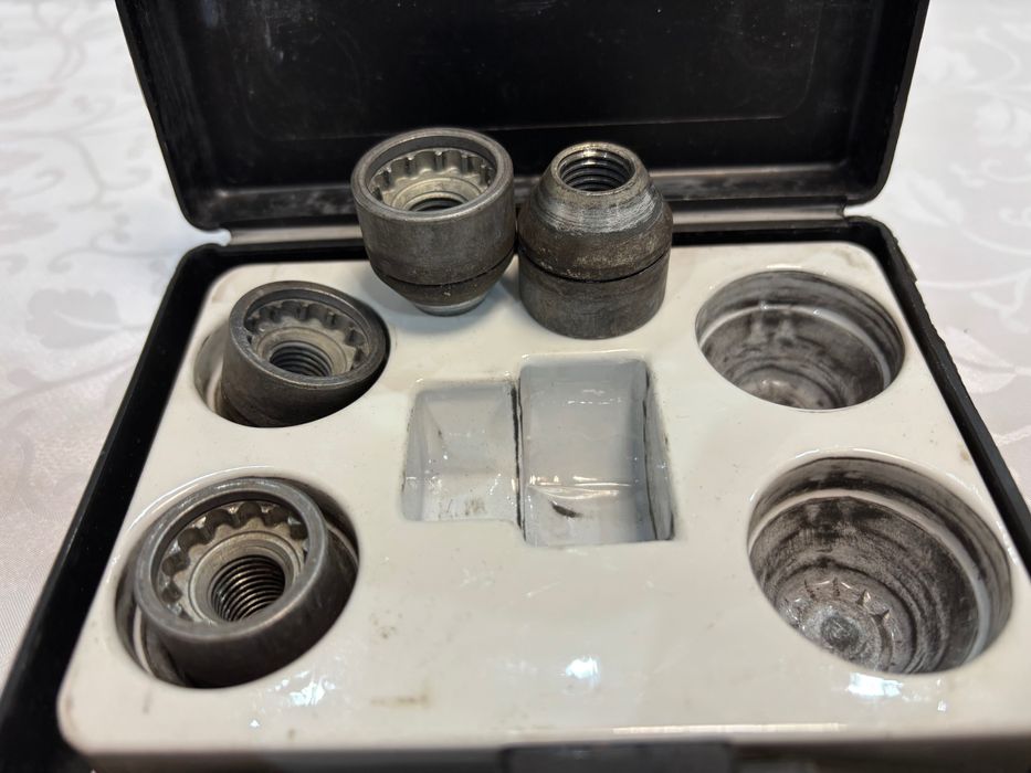 Секретни болтове