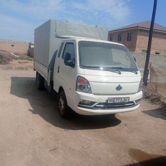 Шанган порт  грузовых автомобилей