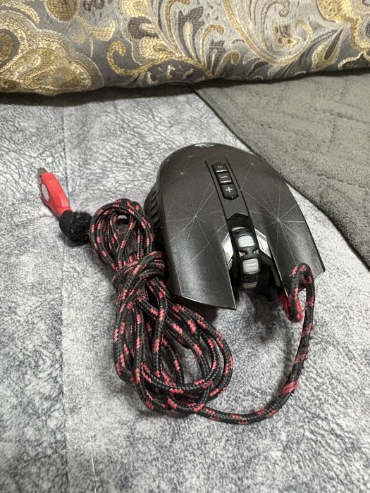 Продам 2 клавы 1 мышь 4 наушника