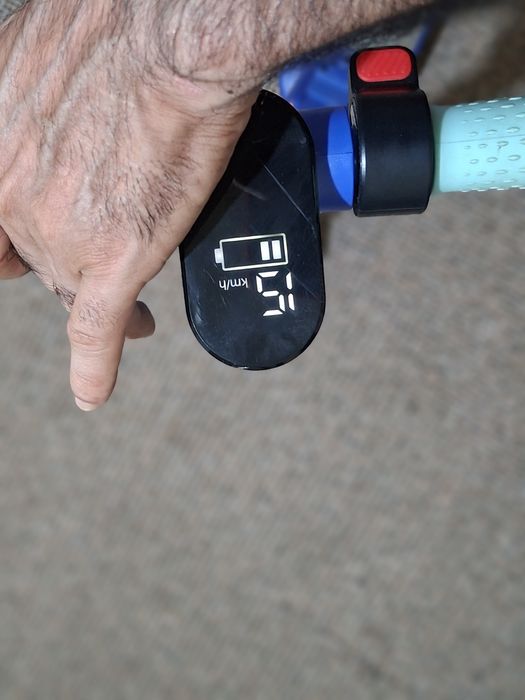 Vand trotineta electrica copii 5.9 ani in timisoara pret 550 ron folosota foarte putin