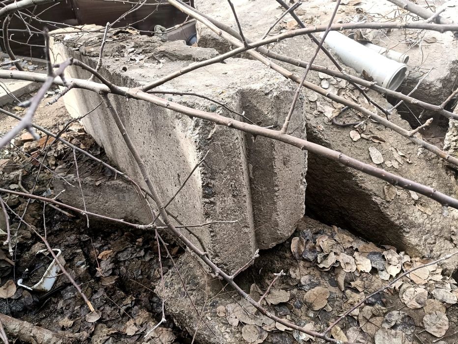 Бетонные блоки много