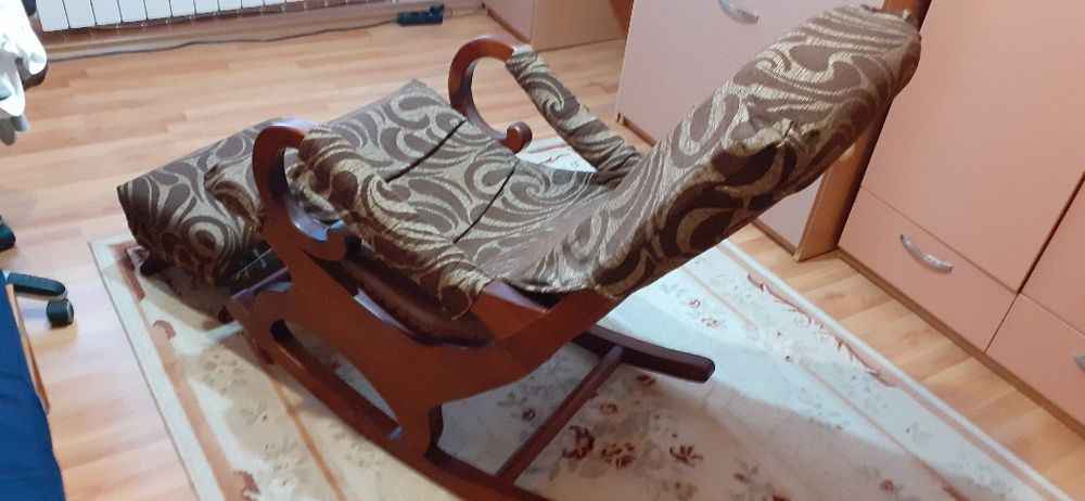 Люлеещ стол с табуретка