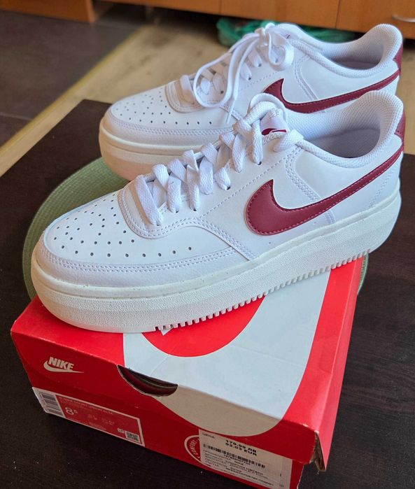 Обувки Nike Court Vision Alta W, цвят бял и бордо, 40 размер