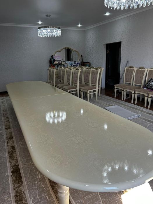 Продам стол гостиный