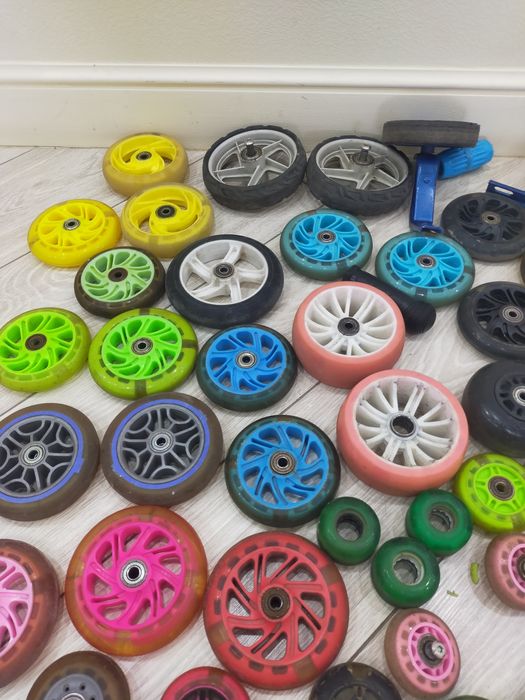 Продам  колеса на самокат.