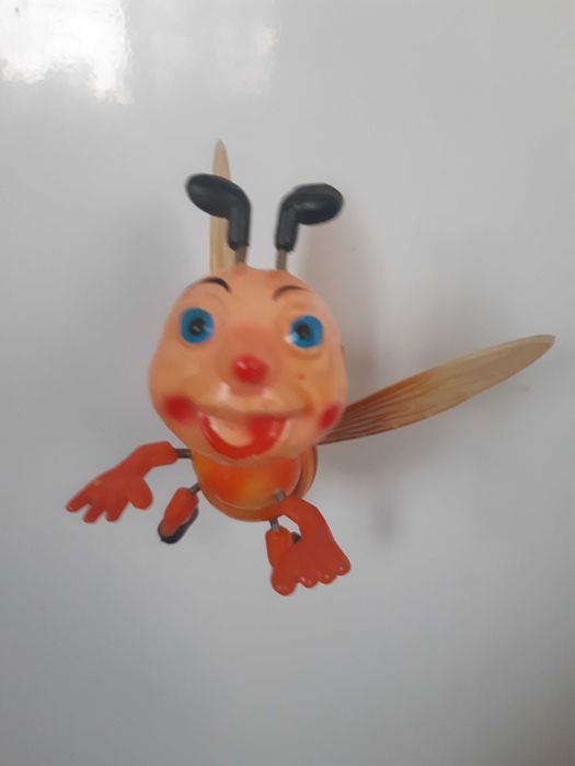 Продавам пчеличка сувенирна