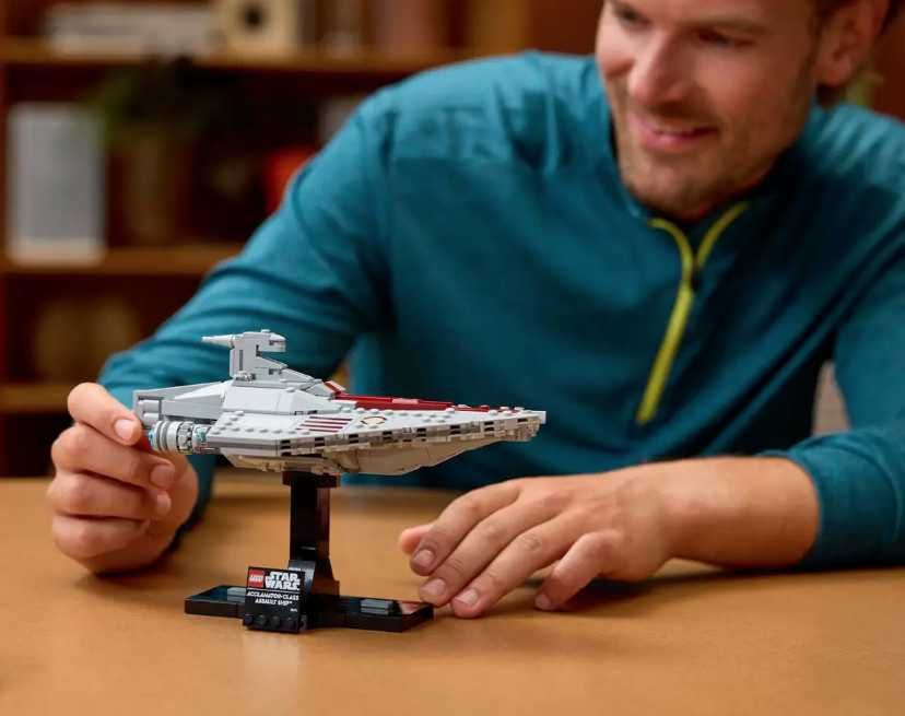 LEGO Star Wars Nava de asalt din clasa Acclamator 75404