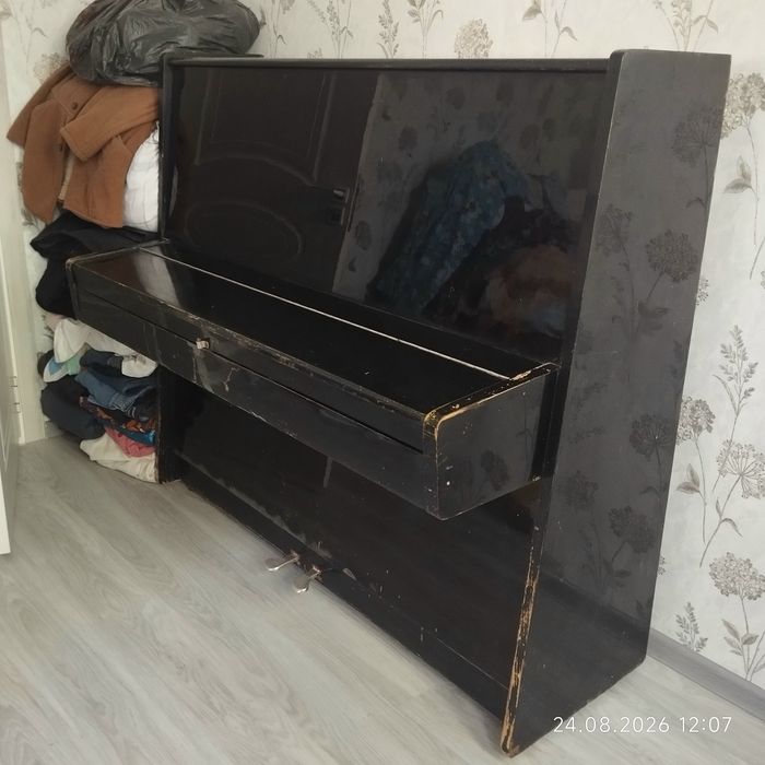 Продам пианино фортепиано в хорошем рабочем состоянии