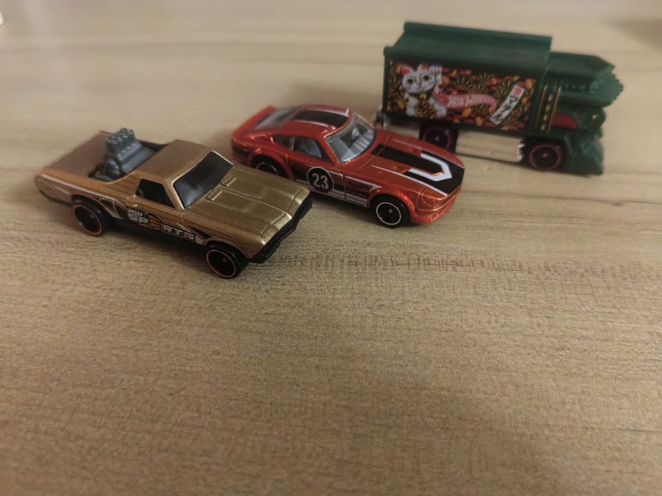 Продаю машинки Hot wheels