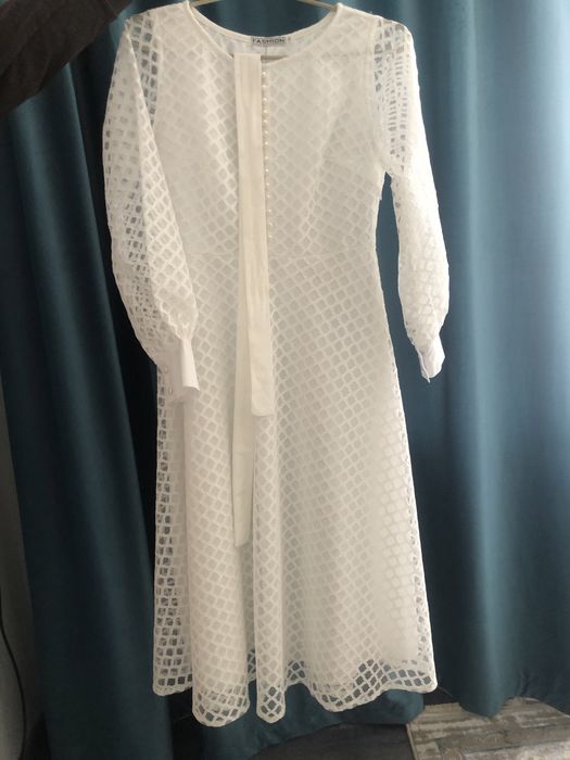 Продам платье белое