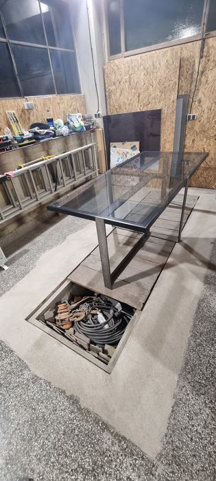 Масивна стъклена маса