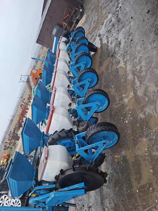 Semanatoare porumb pe 8 randuri  SK