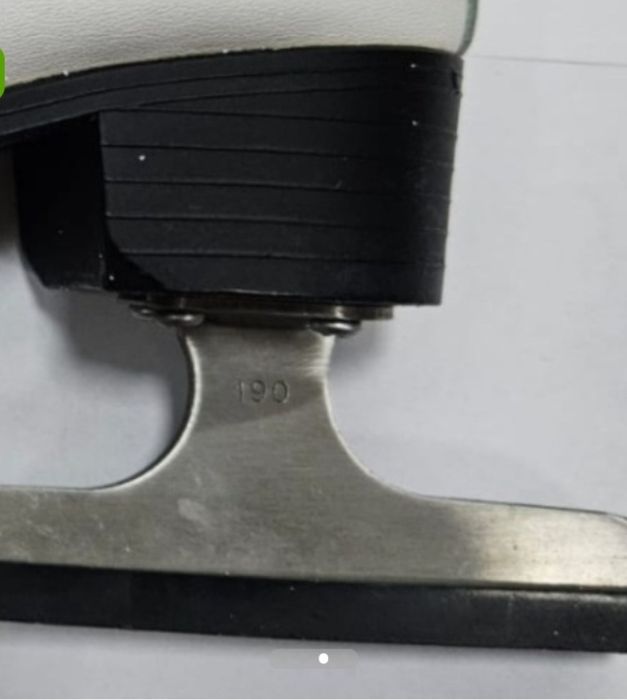 Продам новыйе коньки фигурные